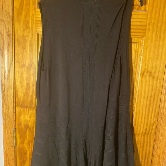 Black Sleeveless Sweater Shawl - Picture 4 of 6